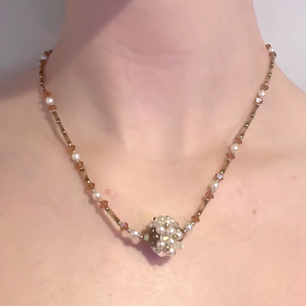 Gold Necklace With Pearl Gems Gold Necklace With Pearl Gems